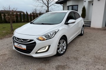 A/C 2 strefy Nawigacja Tempomat Multimedia Czujniki Kamera