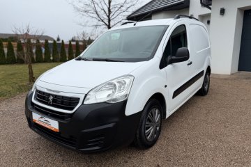 Klimatyzacja Tempomat Czujniki 3 osobowy Nowe Opony