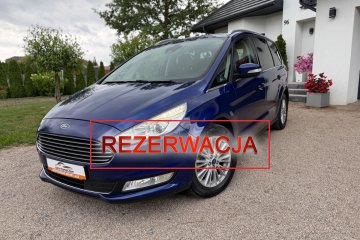 7 miejsc A/C 2 strefy Navi Tempomat Czujniki Grzane fotele Hak