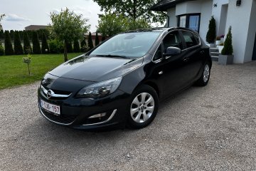 Klima dwustrefowa Nawigacja Tempomat Led